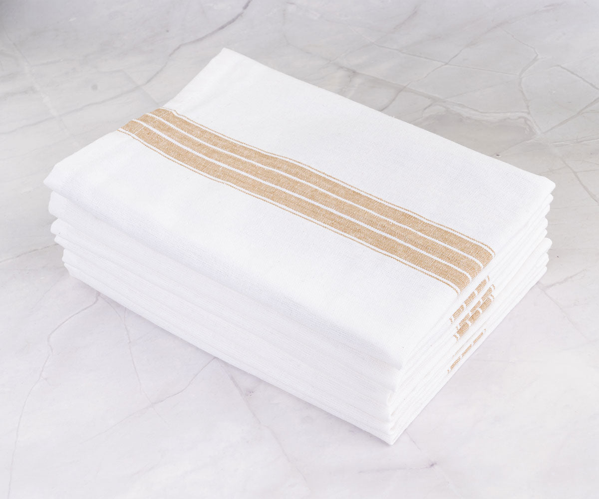 Classic white cotton napkins, a staple for every setting, ensure a clean and refined aesthetic on your table.