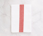 Red and white napkins, in a classic combination, bring a vibrant and festive atmosphere to your meals.