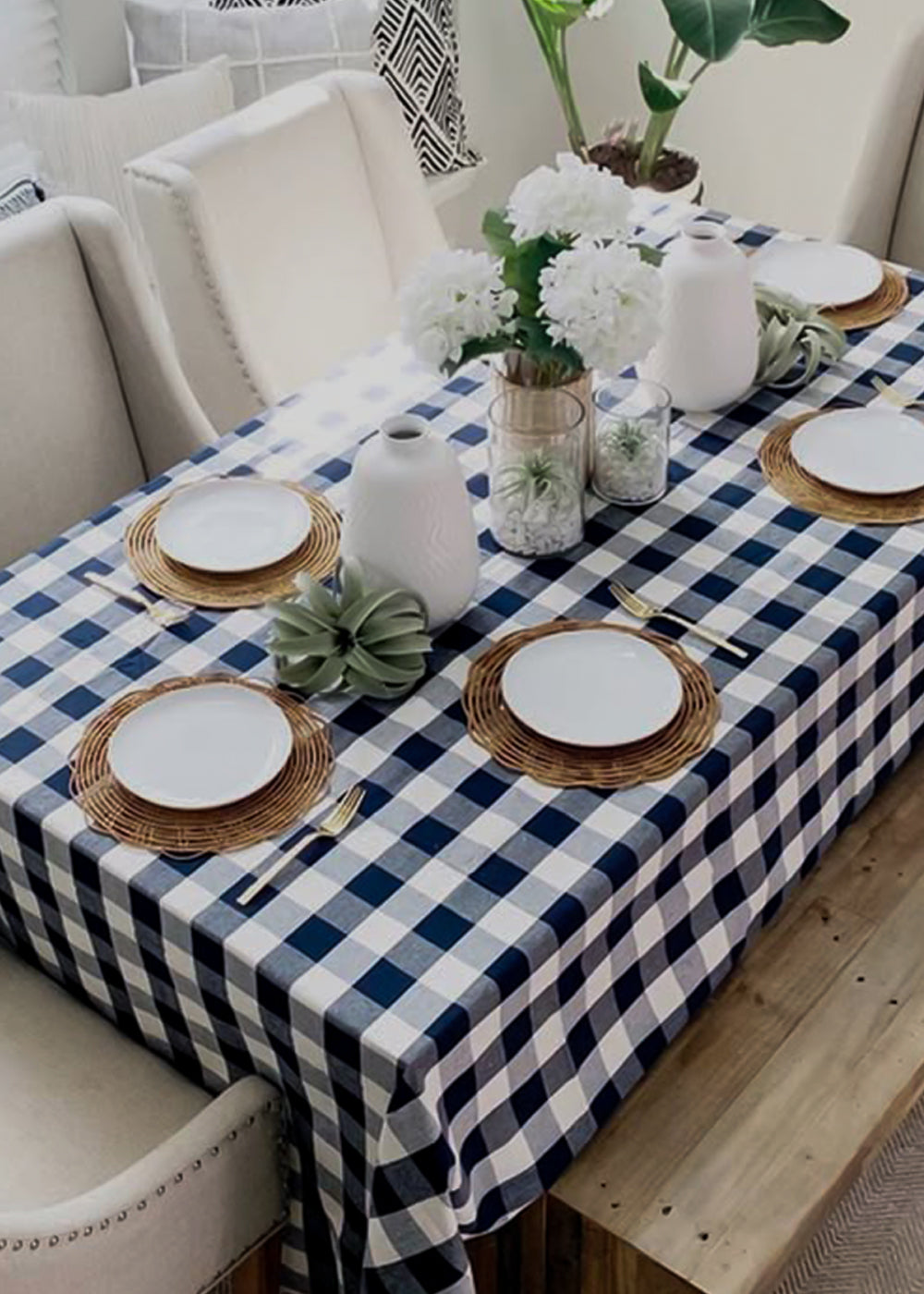 Black and white tablecloth