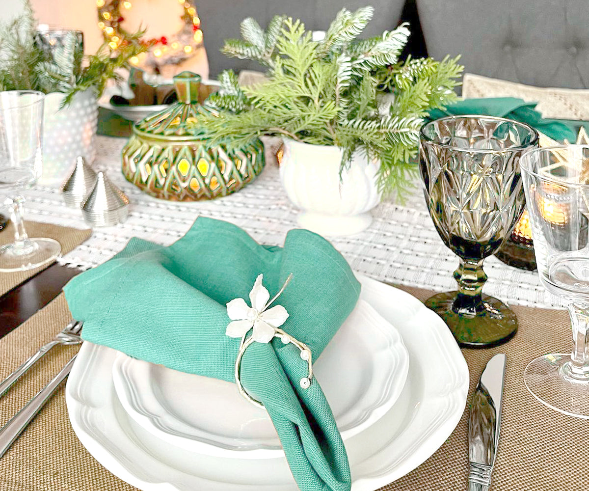  Upgrade your table decor with green fabric placemats, adding a touch of charm and protection, perfect for enjoyable dining moments.