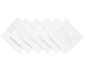 cotton dinner napkins adding a touch of refinement and sophistication to the overall design.