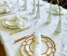 Drape your table in a gold rectangular tablecloth to infuse the vibrance of spring, adding a touch of elegance to your décor.