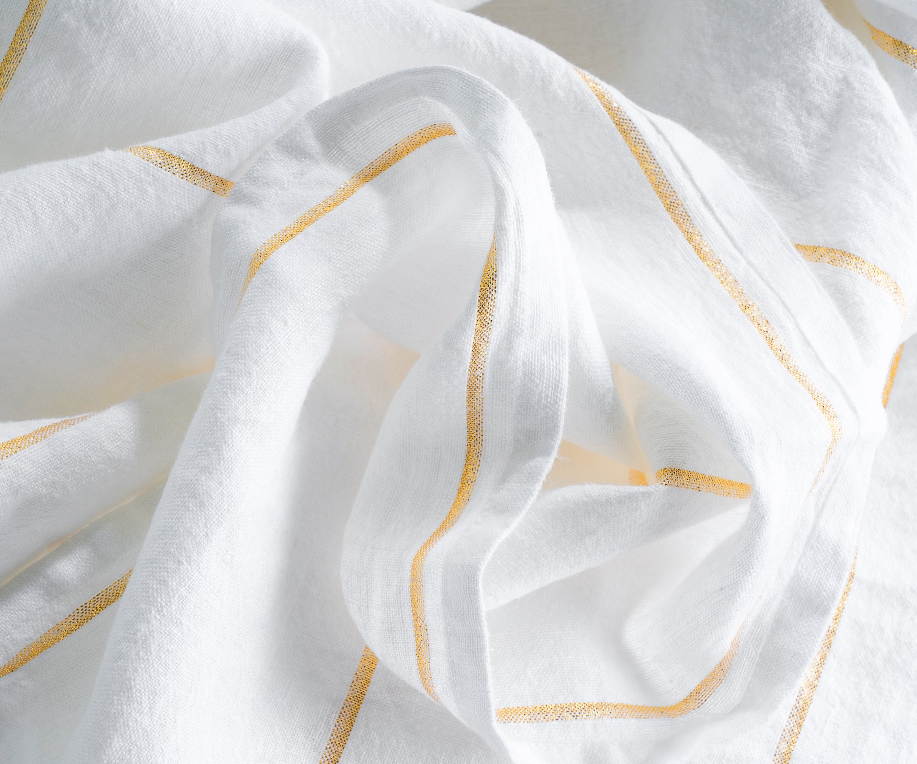 Cotton tablecloths are known for their durability and easy maintenance, making them ideal for regular use. The cotton material provides a soft and comfortable feel, adding a relaxed and cozy ambiance to your party or everyday dining.