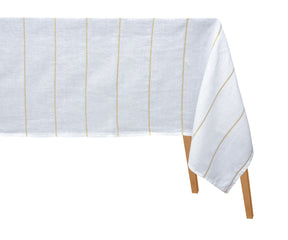 For those looking for a more casual yet charming atmosphere, a cotton tablecloth in a rectangular shape is an excellent choice. 