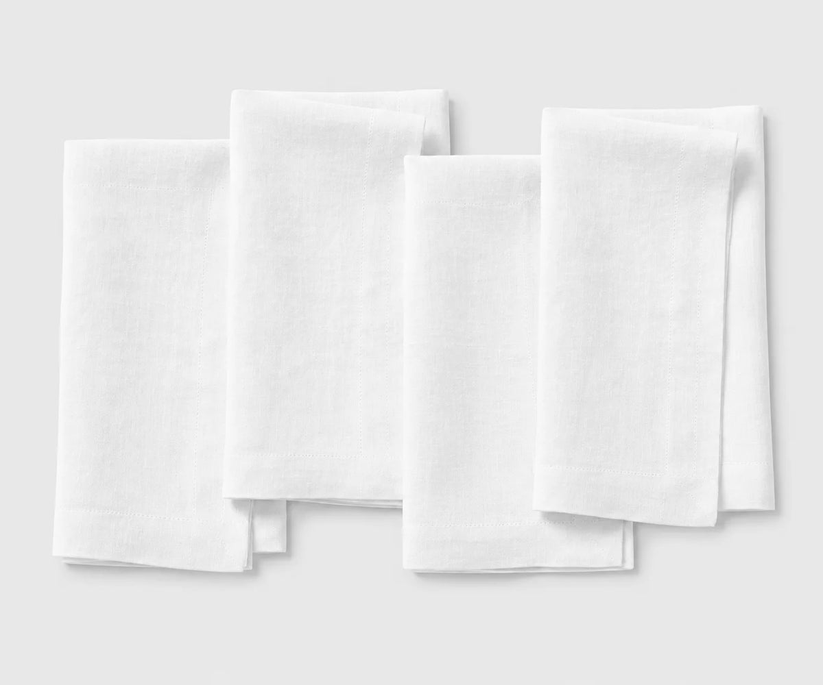 Sustainable linen table napkins with classic design and reusable functionality