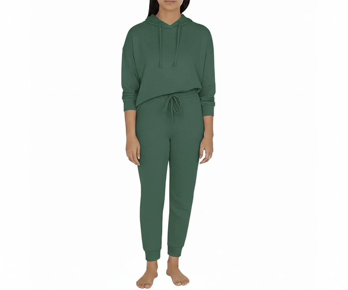 Green women’s sweatshirt and sweatpants matching lounge set