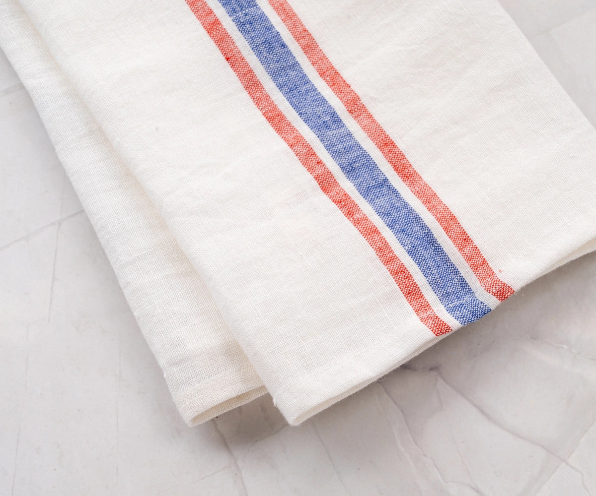 Authentic linen towels for timeless kitchen décor