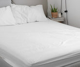 Fitted sheet twin cotton designed for a perfect fit and soft, breathable surface.