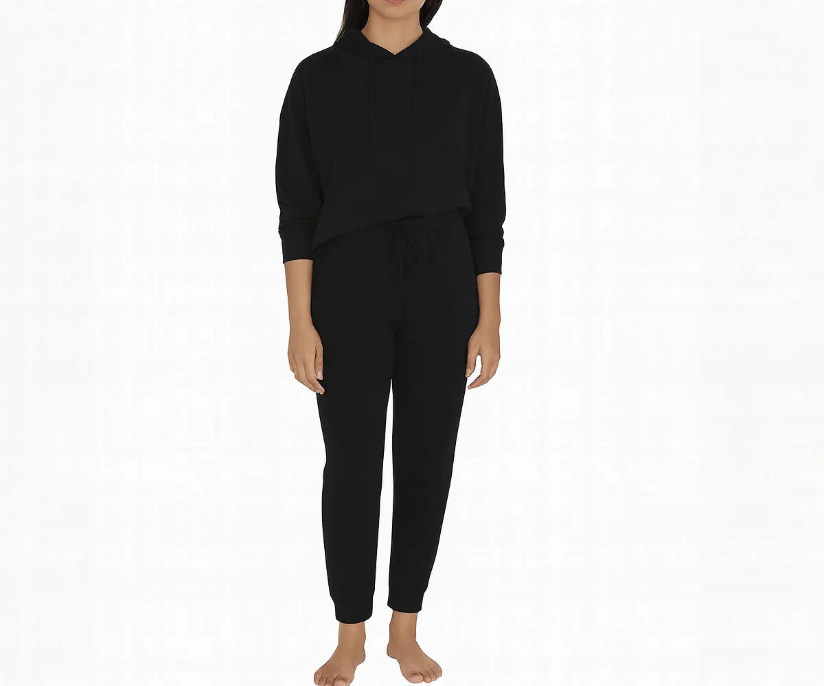 Women’s cotton sweatshirt and sweatpants loungewear set for everyday comfort and relaxation at home.