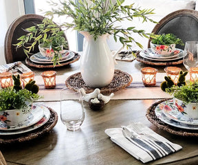 Set of 6 black and white striped napkins made from 100% cotton, reusable and machine washable for sustainable dining