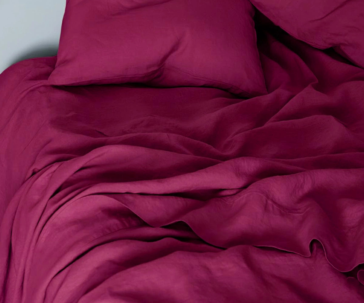 Burgundy linen bedding set – rich deep-red washed linen sheets and duvet cover for luxurious bedroom styling.