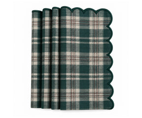 Green and white plaid Christmas cloth napkin with scalloped edge, classic checkered design for farmhouse holiday table décor and Christmas dinner.