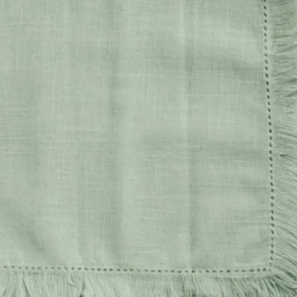 Premium cotton dining napkins featuring fringe edge trim, reusable and easy-care table linens for modern table decor.