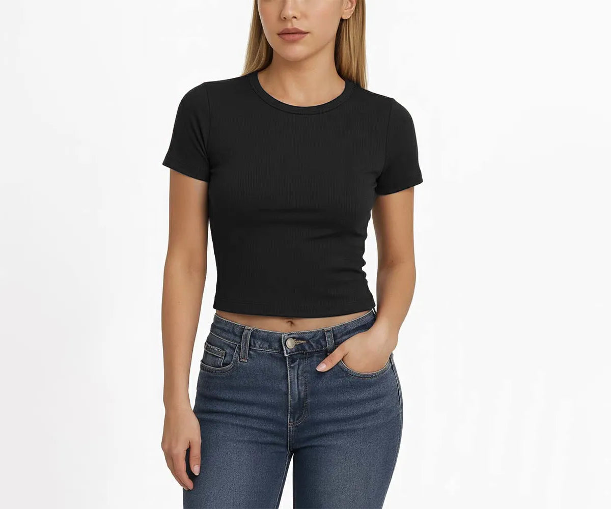 Women’s high-hip length cotton t-shirt with short sleeves, featuring a regular fit and a clean minimalist design for everyday wear.