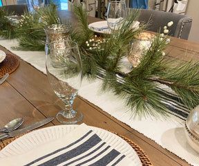 White table runner creates a fresh dining atmosphere.
