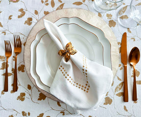 Elevate your table setting with folded dinner napkins and linen options of the perfect size. Add a festive touch with Christmas dinner napkins or make a statement at weddings with elegant choices.