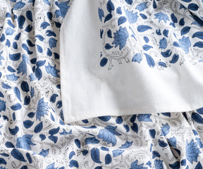 Machine washable round cotton tablecloth with elegant blue print