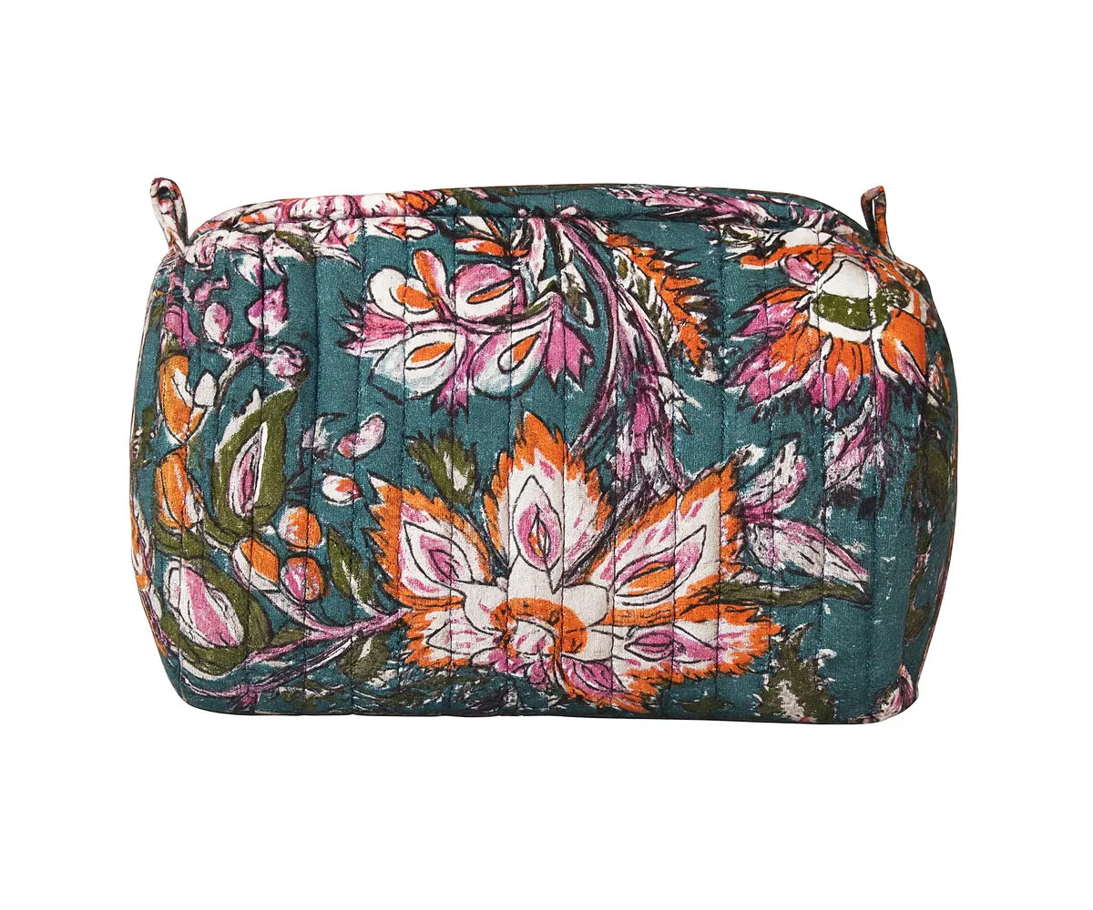 Spacious cotton toiletry bag with stylish quilted design
