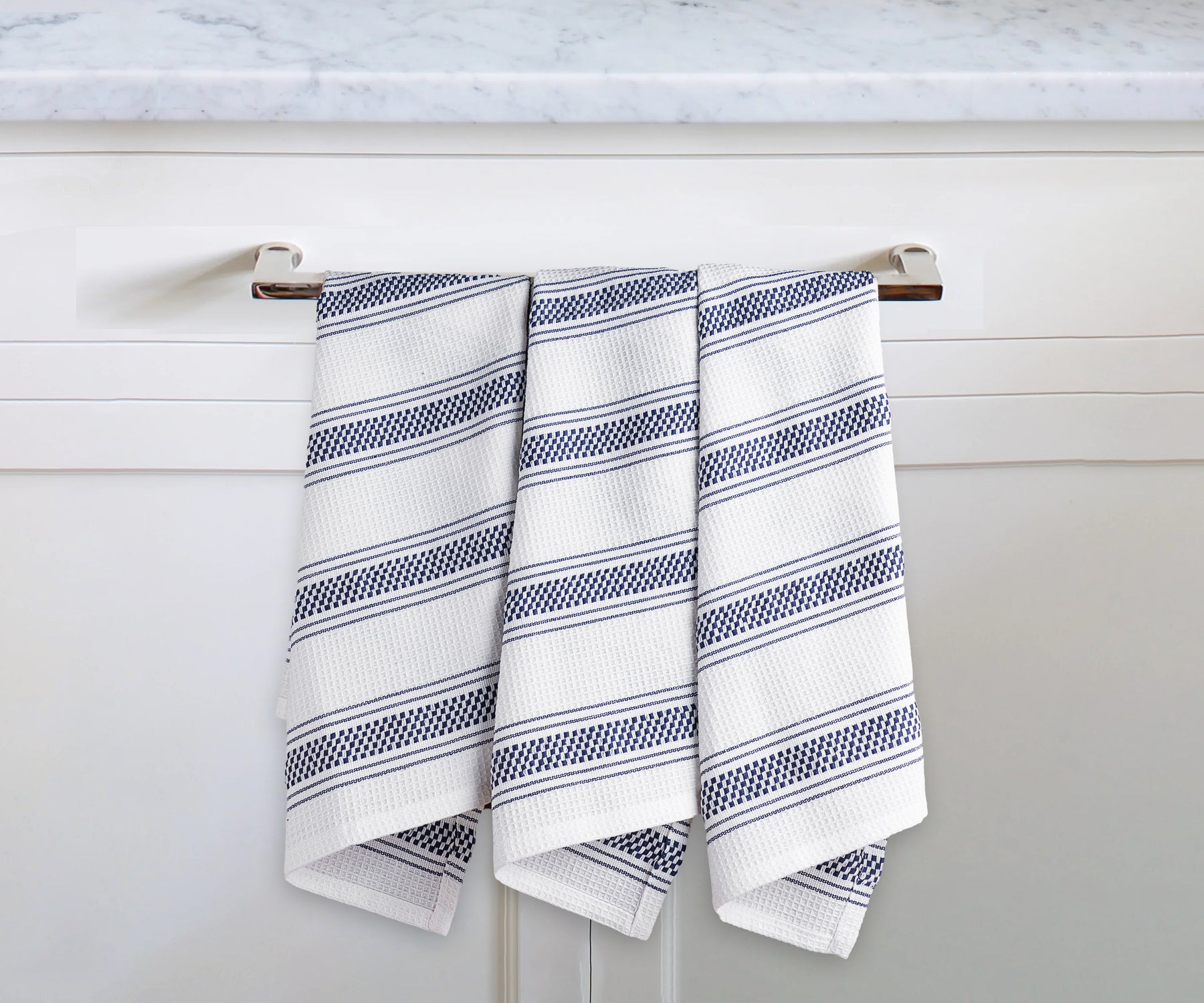 Our farmhouse tea towels are not only functional but also environmentally friendly, made from sustainable materials that prioritize both performance and sustainability. 