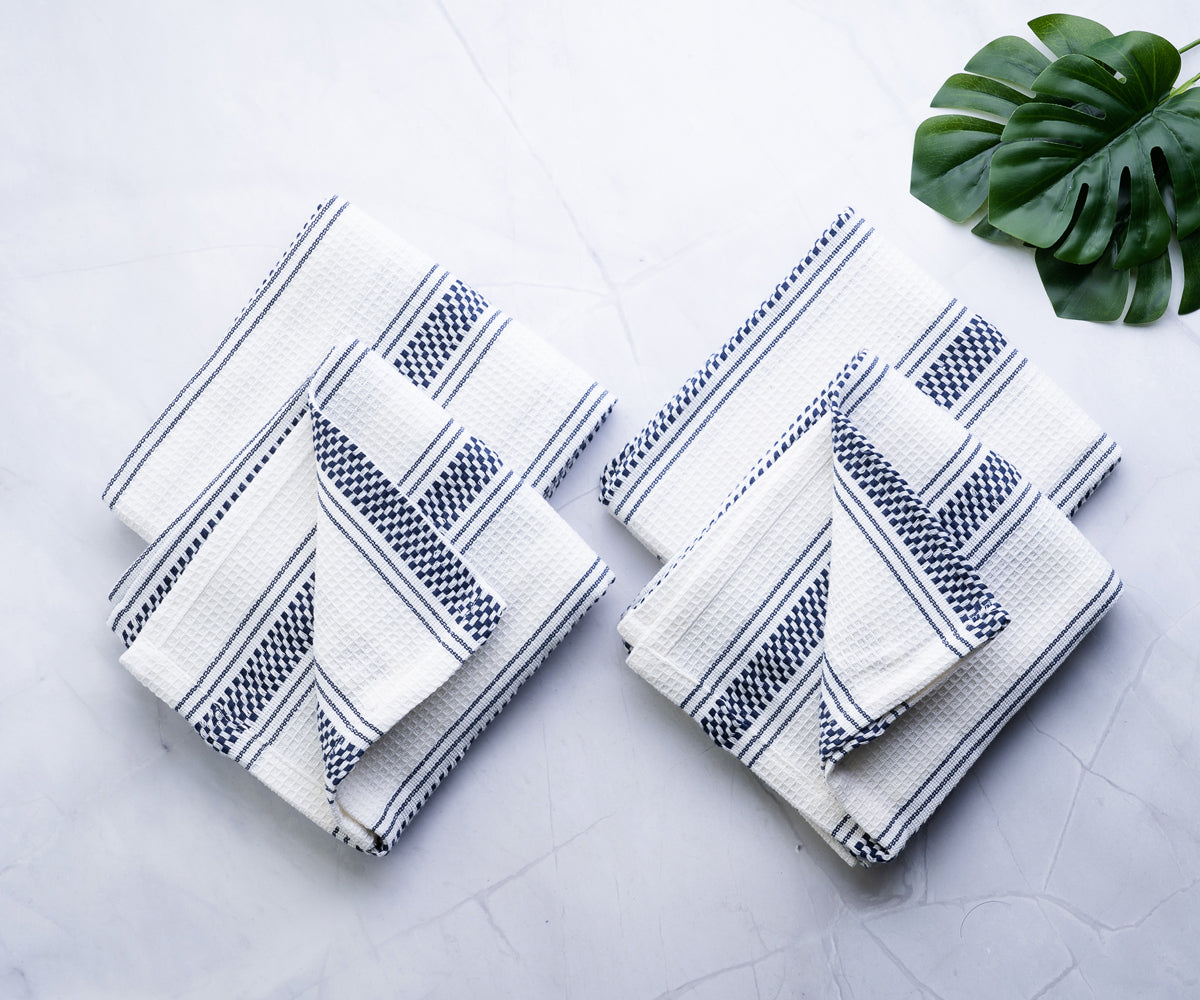 Elevate your cooking experience and add a touch of elegance to your kitchen with our gray linen tea towels. 