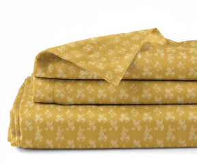 Soft yellow floral linen sheet set with subtle blossom print, breathable flax linen bedding for queen and king size beds