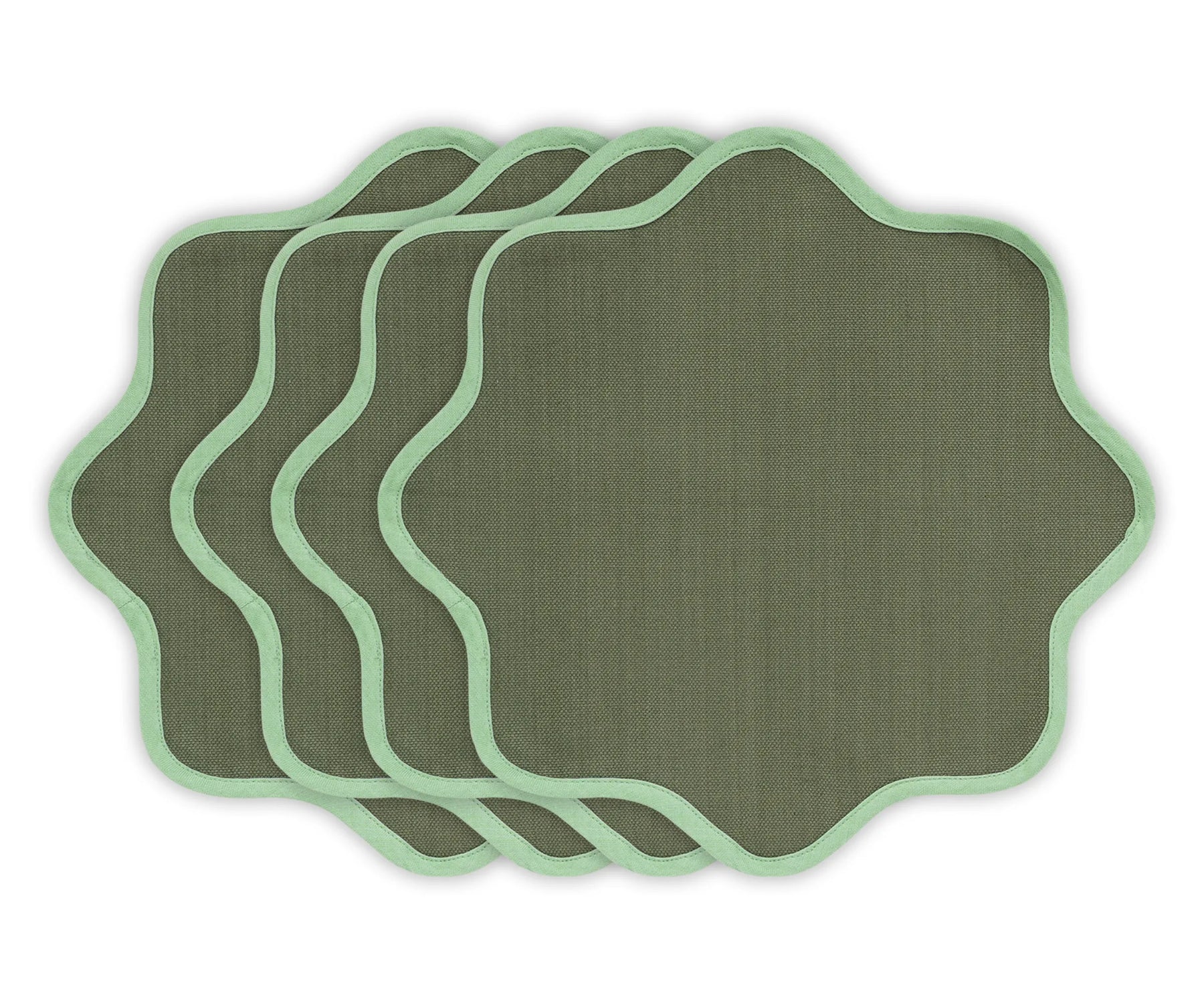 Green scalloped cotton placemat with contrasting border for elegant dining