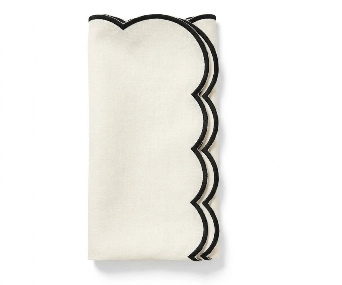 Ivory scalloped cloth napkins with black trim for elegant dining tables, reusable cotton dinner napkins for weddings, modern farmhouse table décor