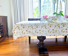 Elegant wedding tablecloth with metallic accents.