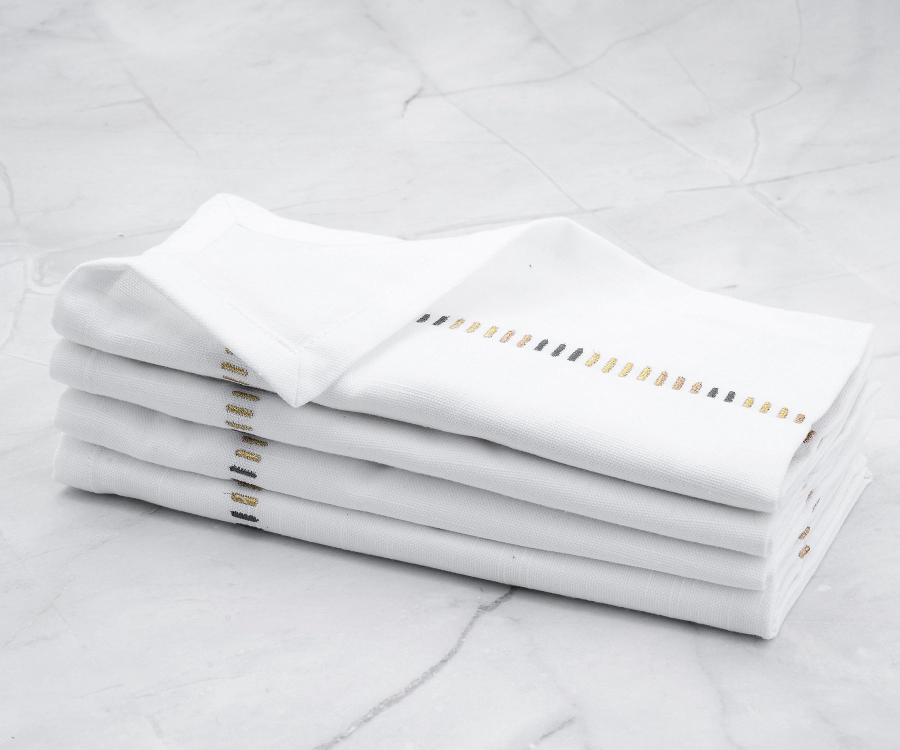 Glamorous gold cloth napkins for a touch of sophistication