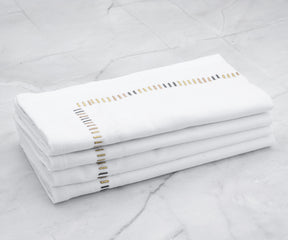  Luxurious gold cloth napkins for a touch of opulence 
