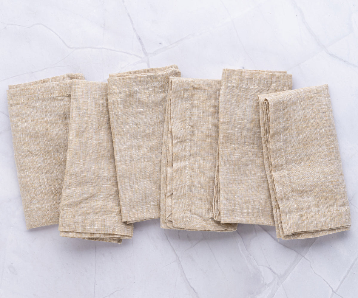 Set of 6 linen napkins, offering a balance of quantity and quality for your versatile needs.