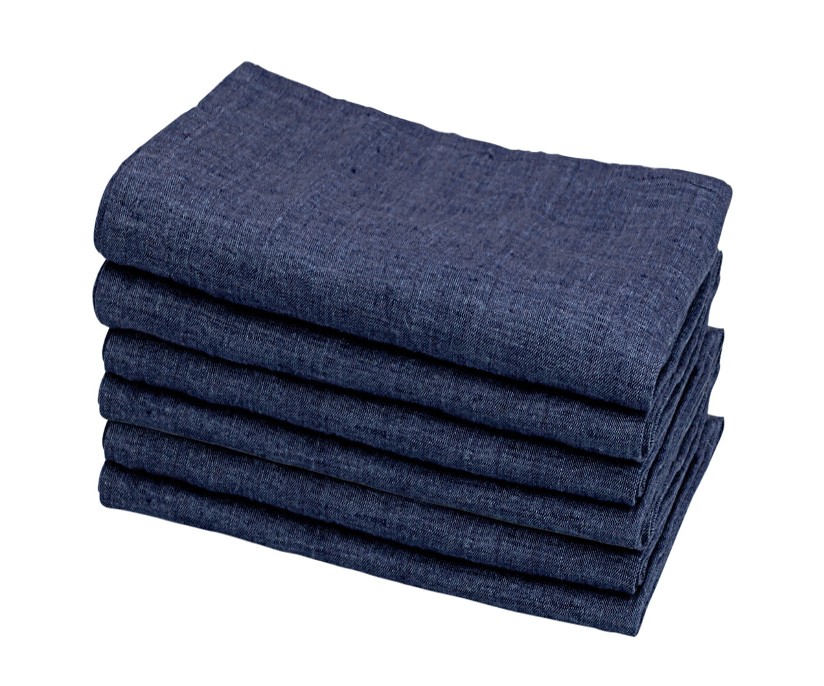 Diverse options of linen, navy blue, and sets of 4 or 6 napkins for a personalized and stylish table setting.