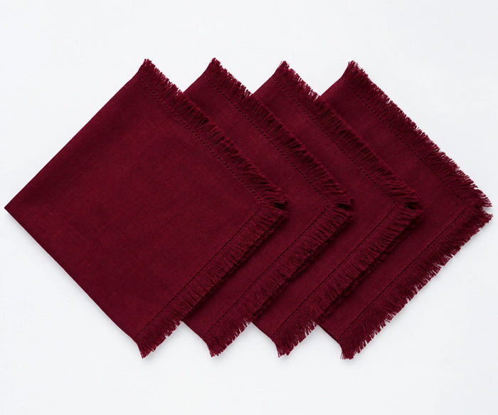 Set of cotton cloth napkins featuring decorative fringe edges, designed for sustainable dining and long-lasting everyday use.