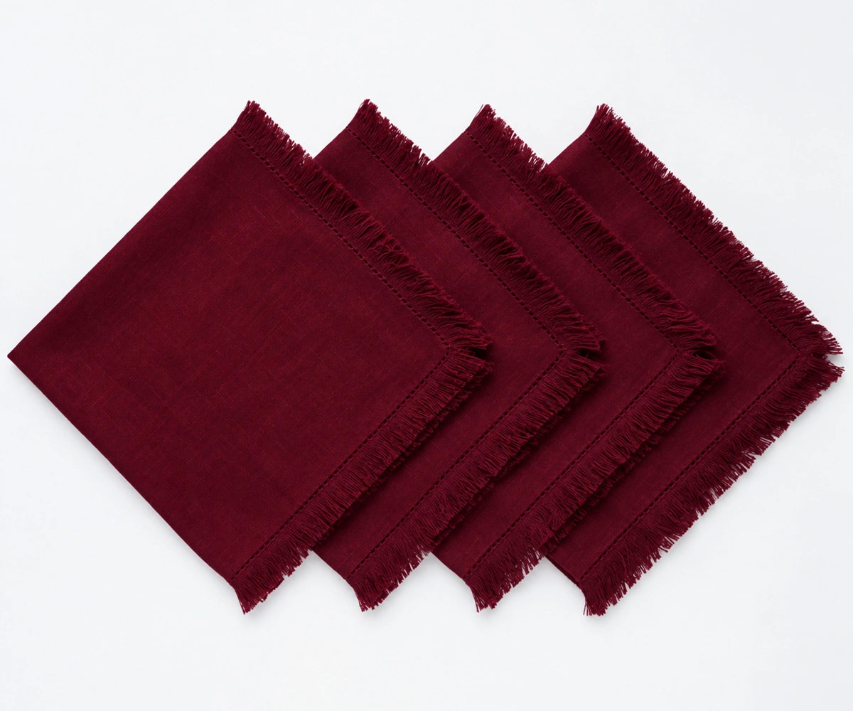 Set of cotton cloth napkins featuring decorative fringe edges, designed for sustainable dining and long-lasting everyday use.