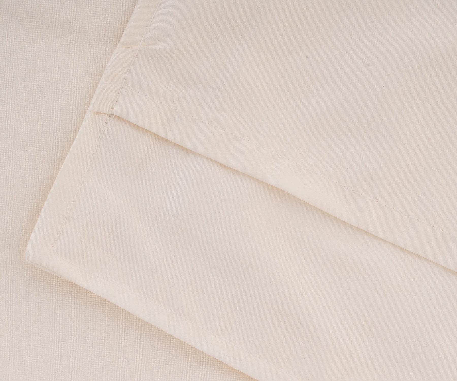 Hotel-quality natural cotton sateen pillowcases, durable, breathable, and perfect for master or guest bedrooms