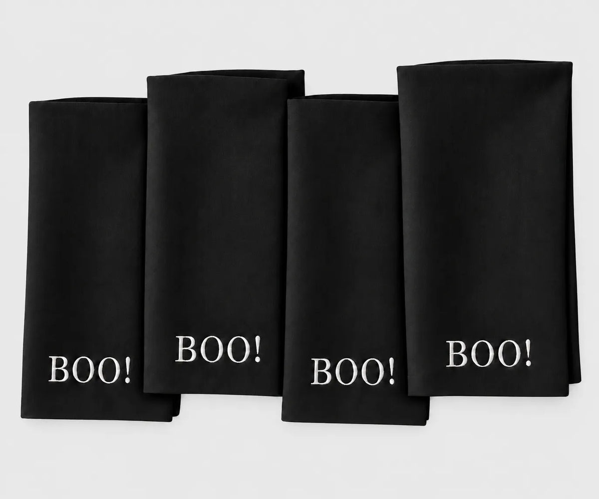 Black Halloween cloth napkin with BOO design for Halloween table decor
Reusable dinner napkin for Halloween parties, spooky dinners, seasonal entertaining, and festive table settings.