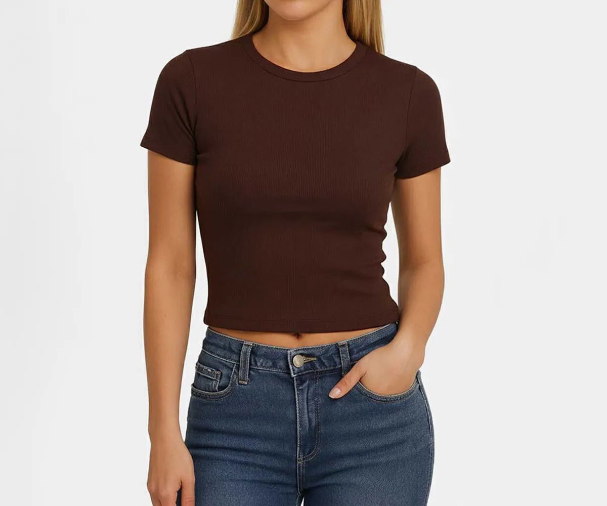 Women’s minimalist cotton t-shirt with short sleeves, eco-friendly fabric, and a tailored fit ideal for casual or work-from-home outfits.