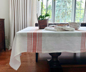 Table elegantly dressed with a white linen tablecloth and a bouquet centerpiece