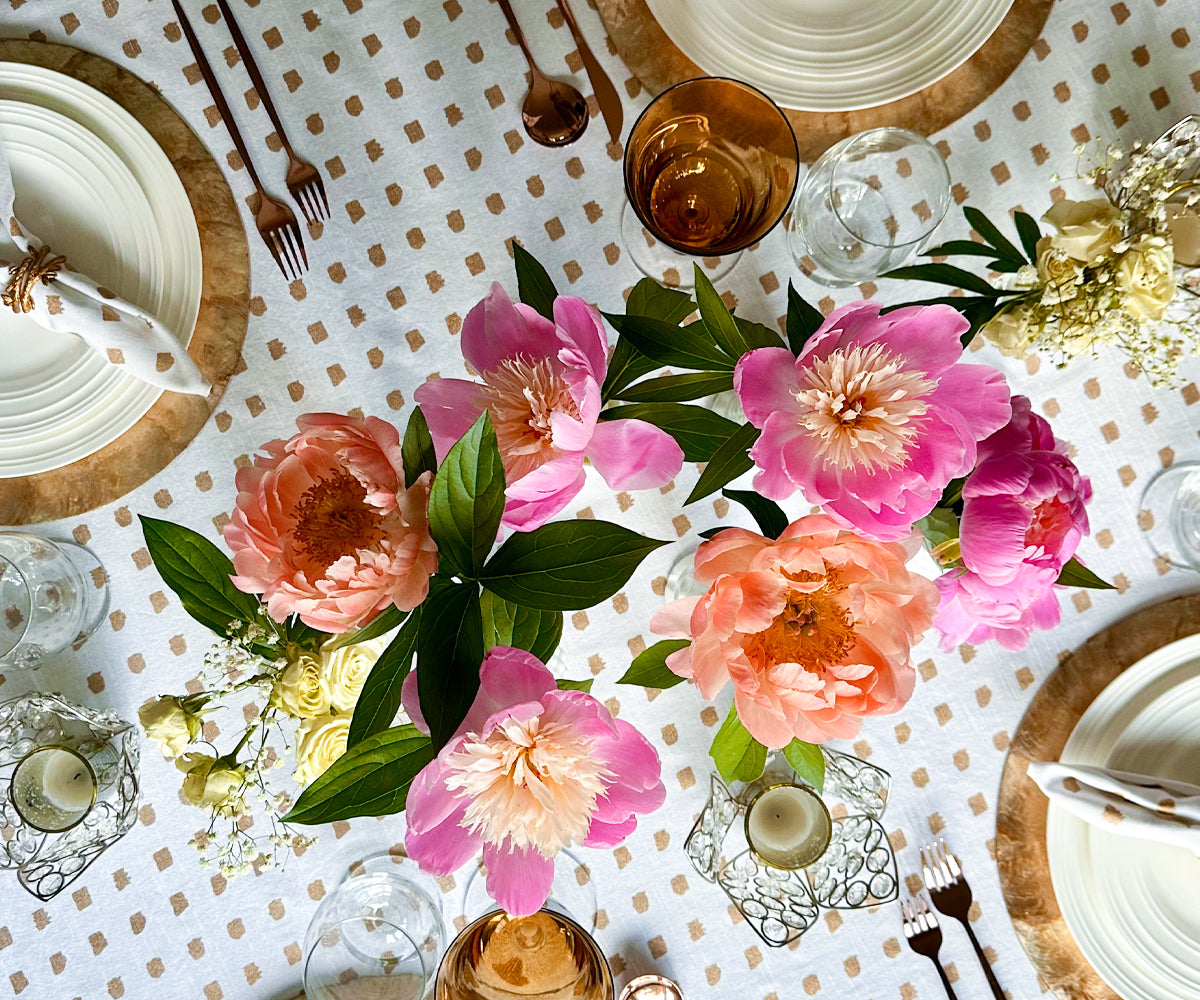 Upgrade your spring gatherings with the elegance of bulk gold rectangle tablecloths, adding sophistication to your table arrangements.