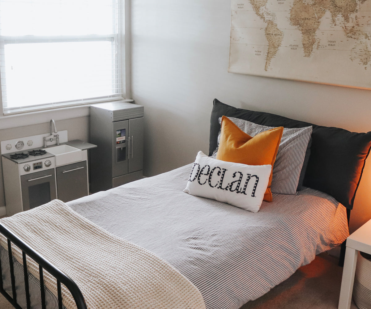 Durable lightweight waffle knit blanket for everyday bedding comfort