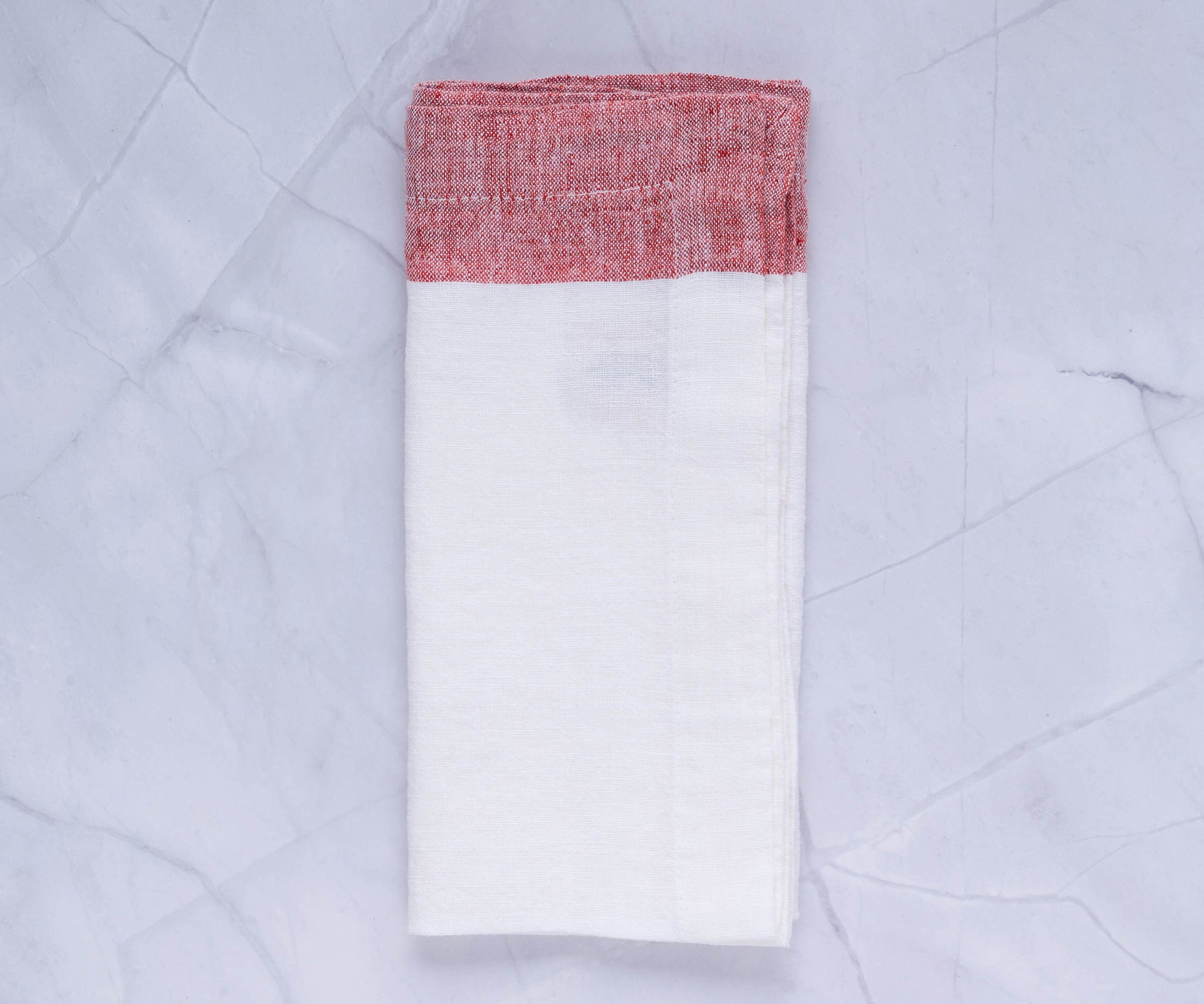 Cloth dinner napkins are available in various colors, including white, red, and other options. Choose from a range of cloth dinner napkins to suit your table setting.