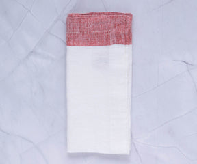 Cloth dinner napkins are available in various colors, including white, red, and other options. Choose from a range of cloth dinner napkins to suit your table setting.