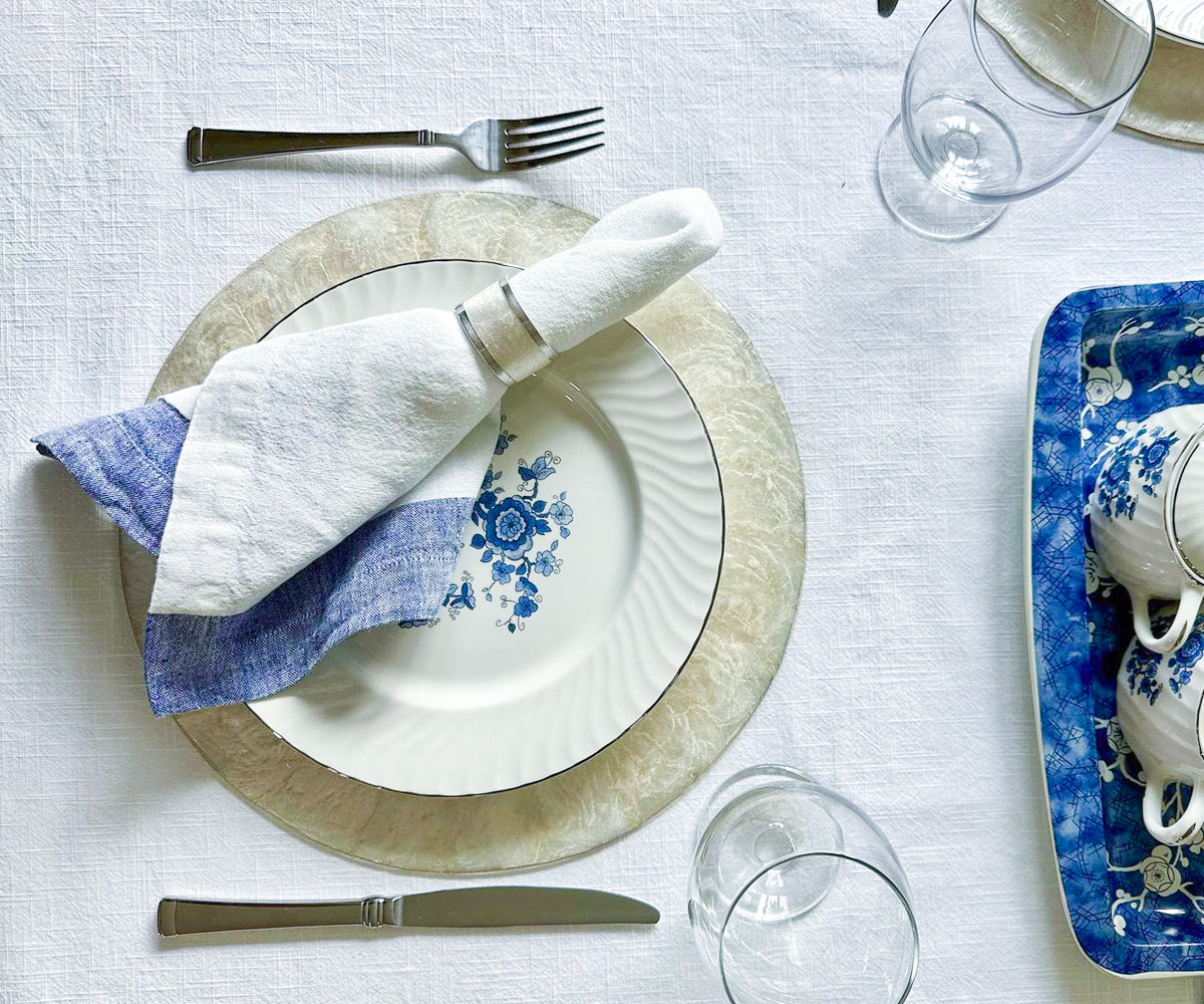 Indulge in the luxury of cloth dinner napkins, available in a range of colors such as blue and white. Elevate your dining experience with these stylish cloth napkins.
