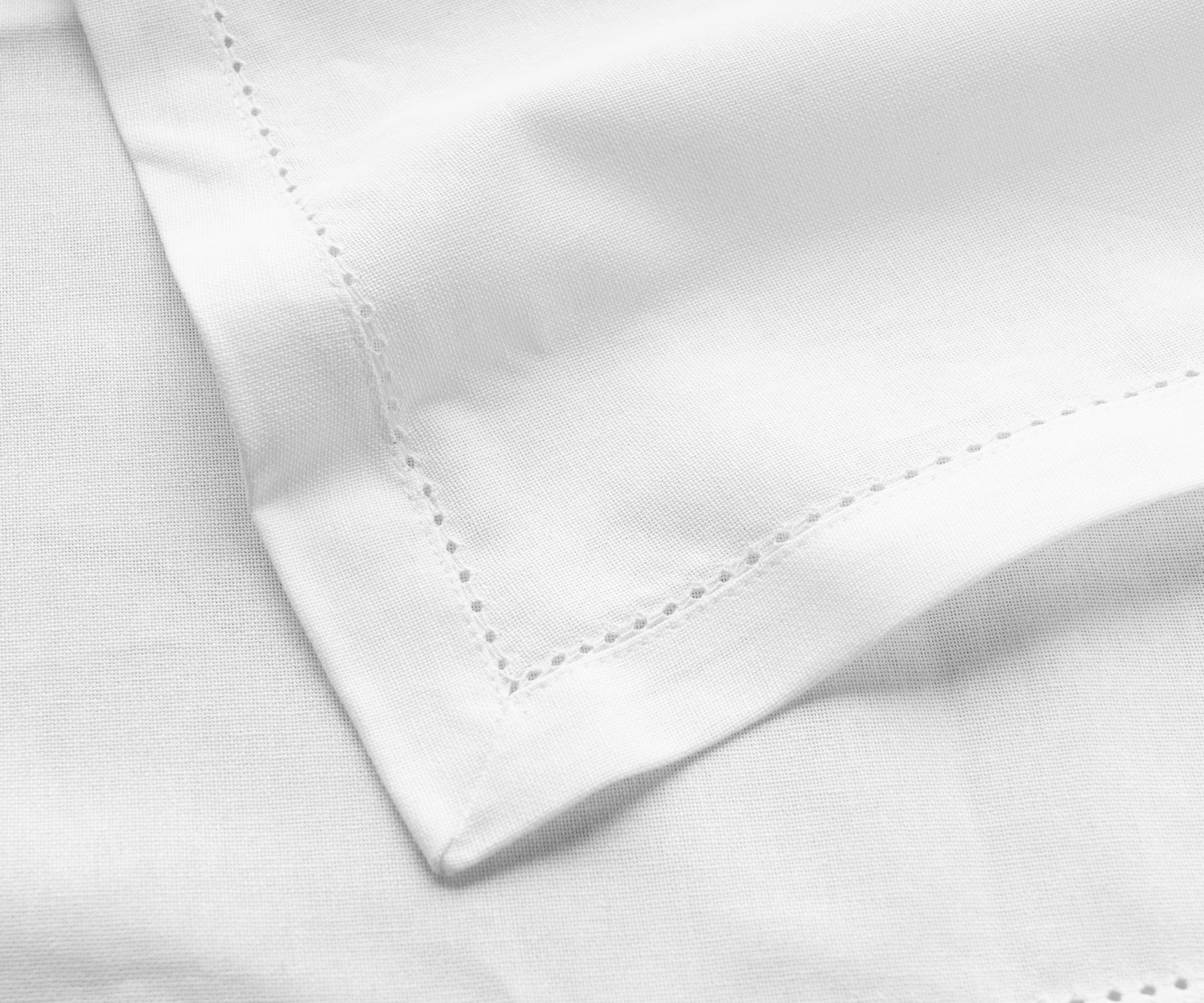 Achieve an elegant and classic look with our crisp White Cloth Napkins.