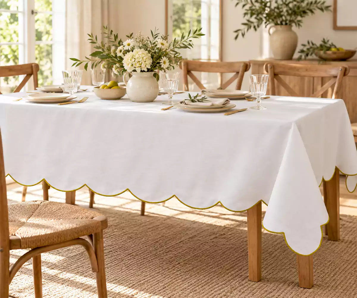 White with Gold Tablecloth - Scalloped