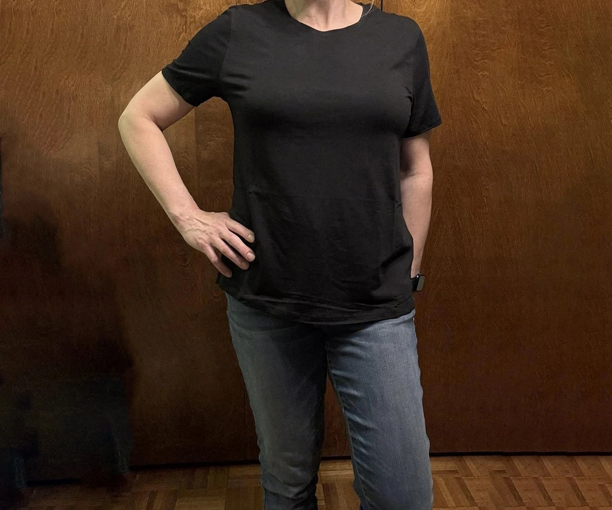 Women's lightweight T-shirt in breathable bamboo cotton blend – machine washable everyday tee for workouts or street style