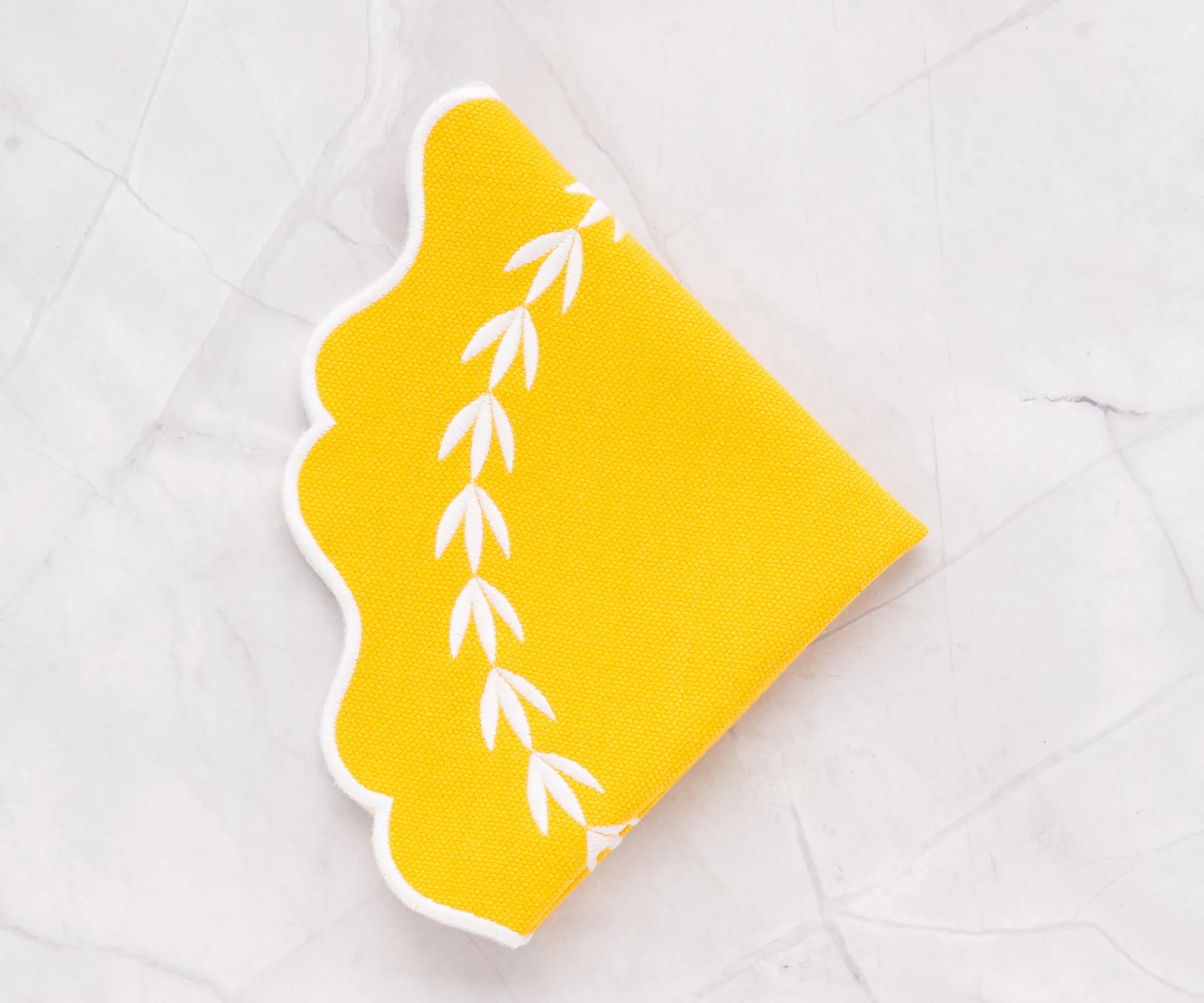 Elegant yellow table placemat, perfect for bulk wedding or party table settings