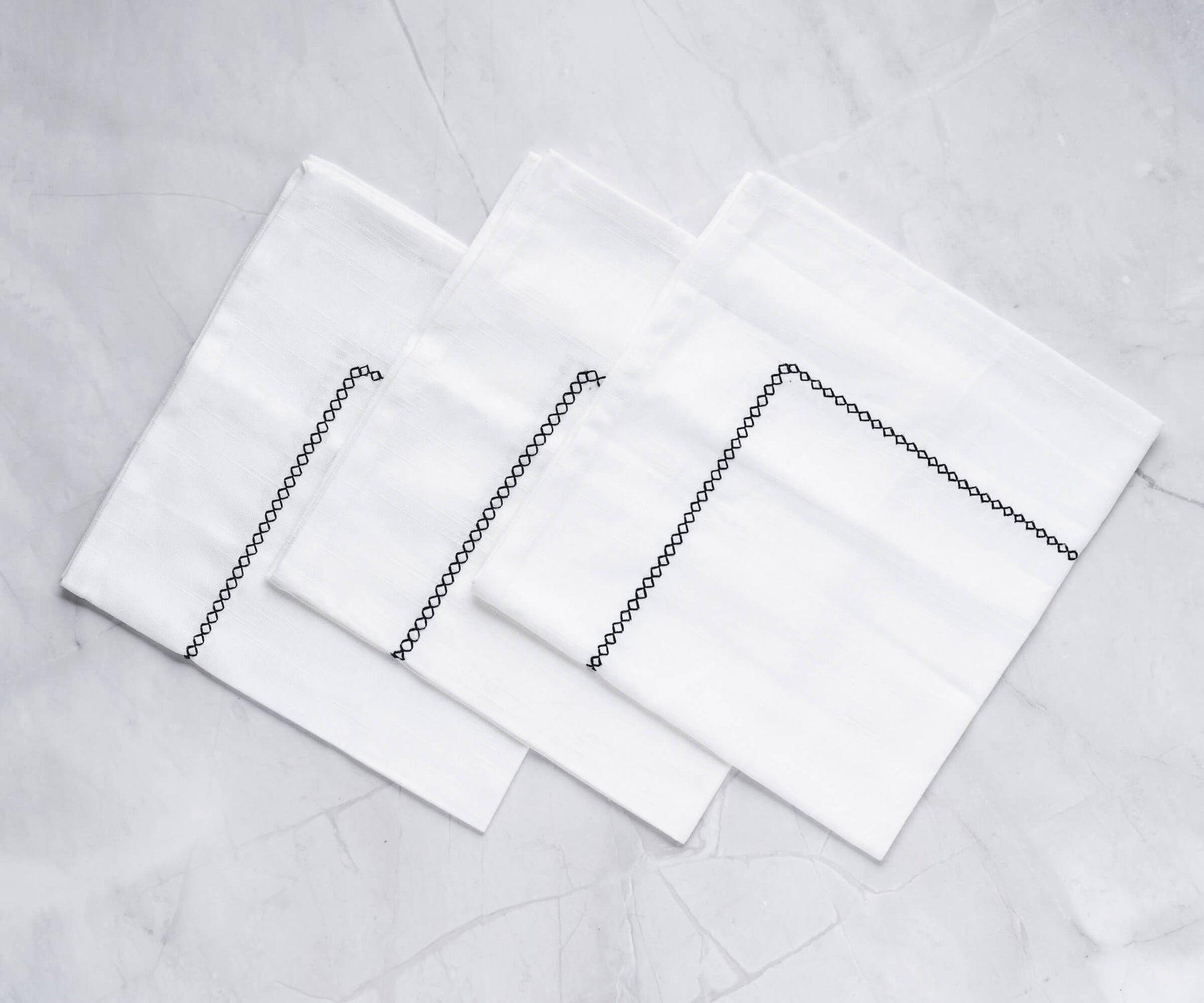 Cotton Cloth Napkins make them a reliable choice for mealtime cleanup.