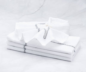 cloth dinner napkins or embroidered napkins are suitable for table decoration. woven napkins, hemstitch napkins