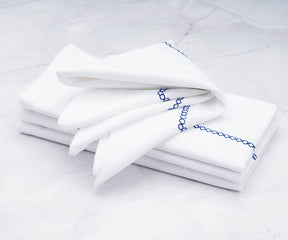 white dinner napkins cloth or cloth napkins are suitable for wedding napkins.